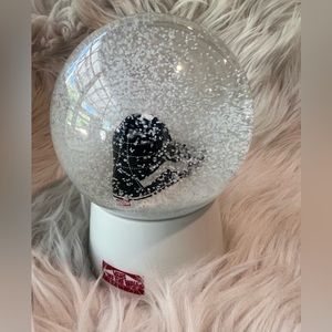 LIMITED EDITION Vans Snow Globe